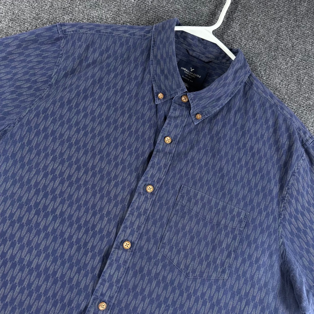 American Eagle Button Down Mens XL Extra Large Blue Arrow Pattern Short Sleeve